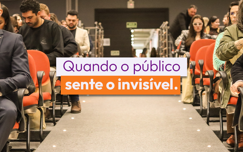 Fotografia ilustrativa com texto: O início de tudo: Quando o público sente o invisível
